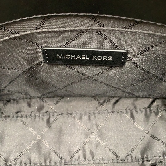 MICHAEL KORS
Sheila Small Faux Saffiano Leather Satchel
Black/Silver - Picture 12 of 16